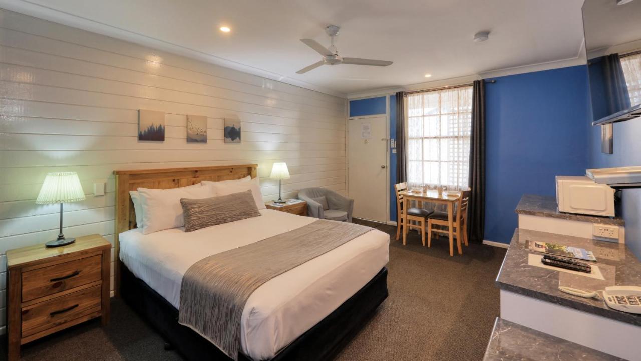 Colonial Motel & Apartments 영 외부 사진