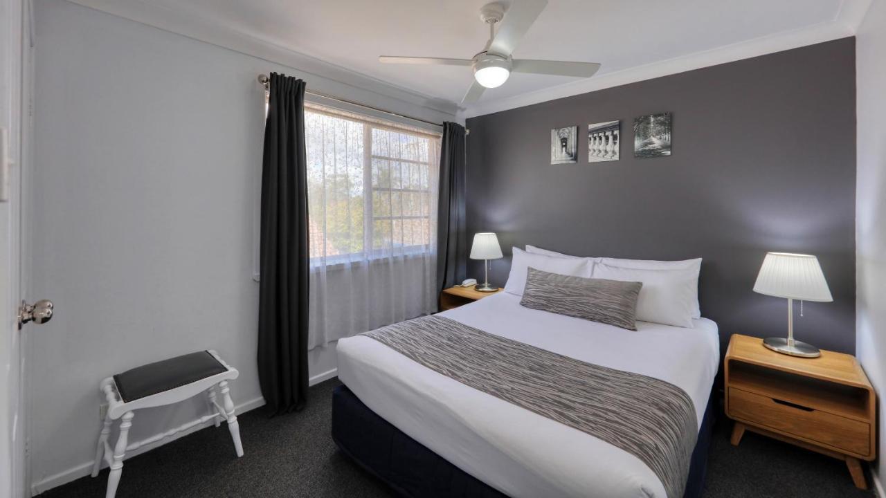Colonial Motel & Apartments 영 외부 사진