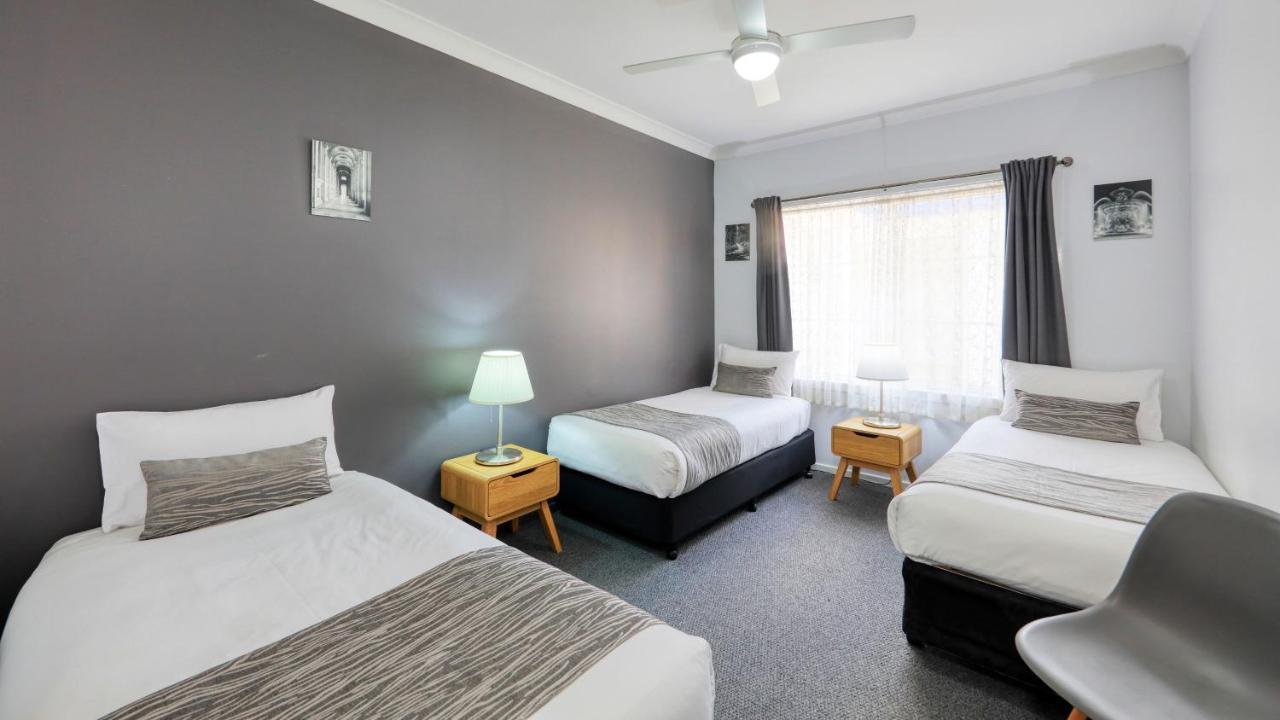 Colonial Motel & Apartments 영 외부 사진